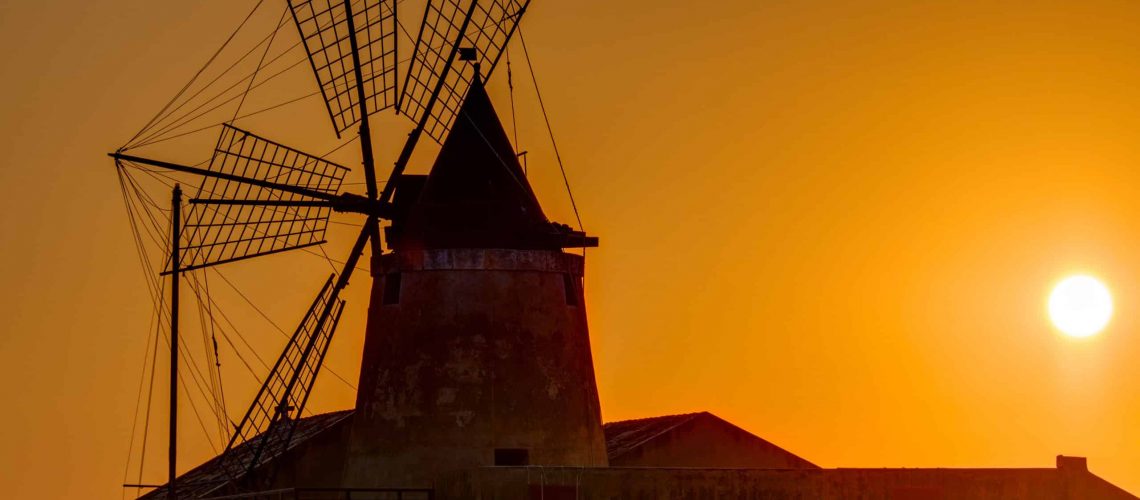 windmill-at-sunset-at-the-saltpans-of-marsala-P9KJPLN